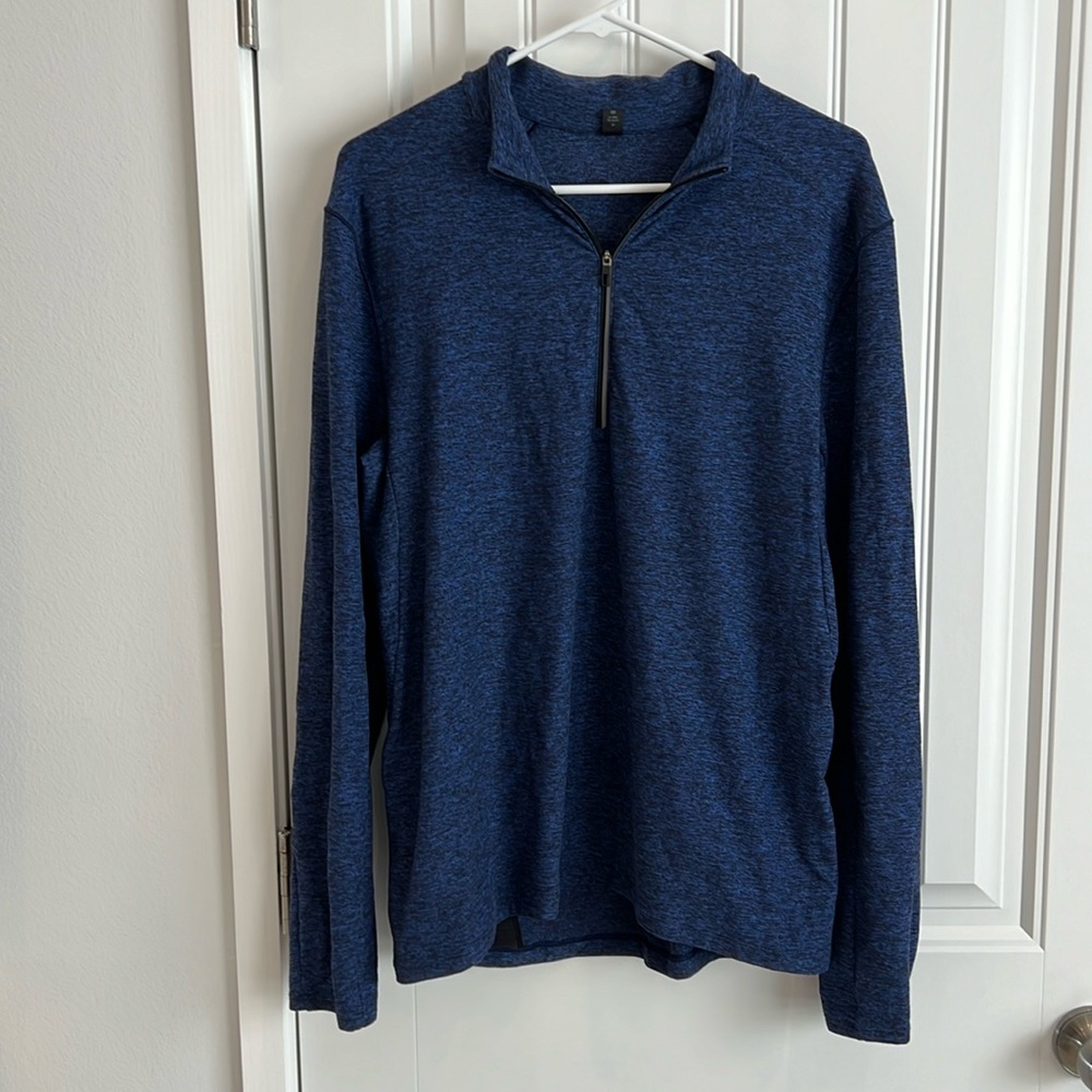 Men’s Lululemon long-sleeve top